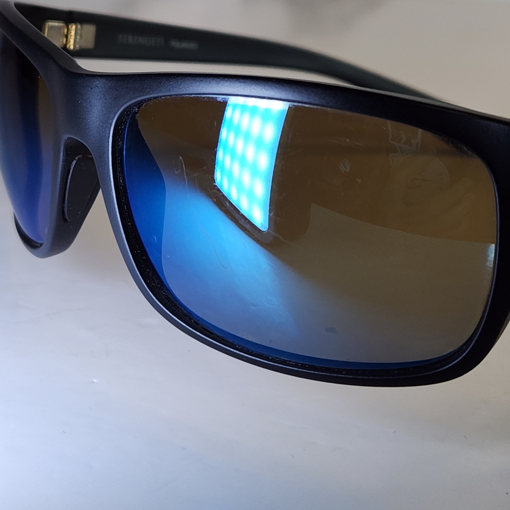 Serengeti Polarized Sunglasses. Pando Black Frame with Blue Mirrored Lenses - Picture 11 of 14